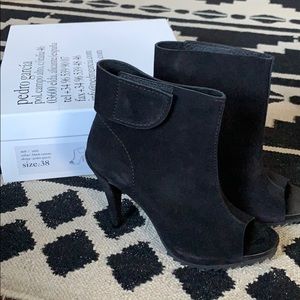 LIKE NEW Pedro Garcia Yaris, size 38, black